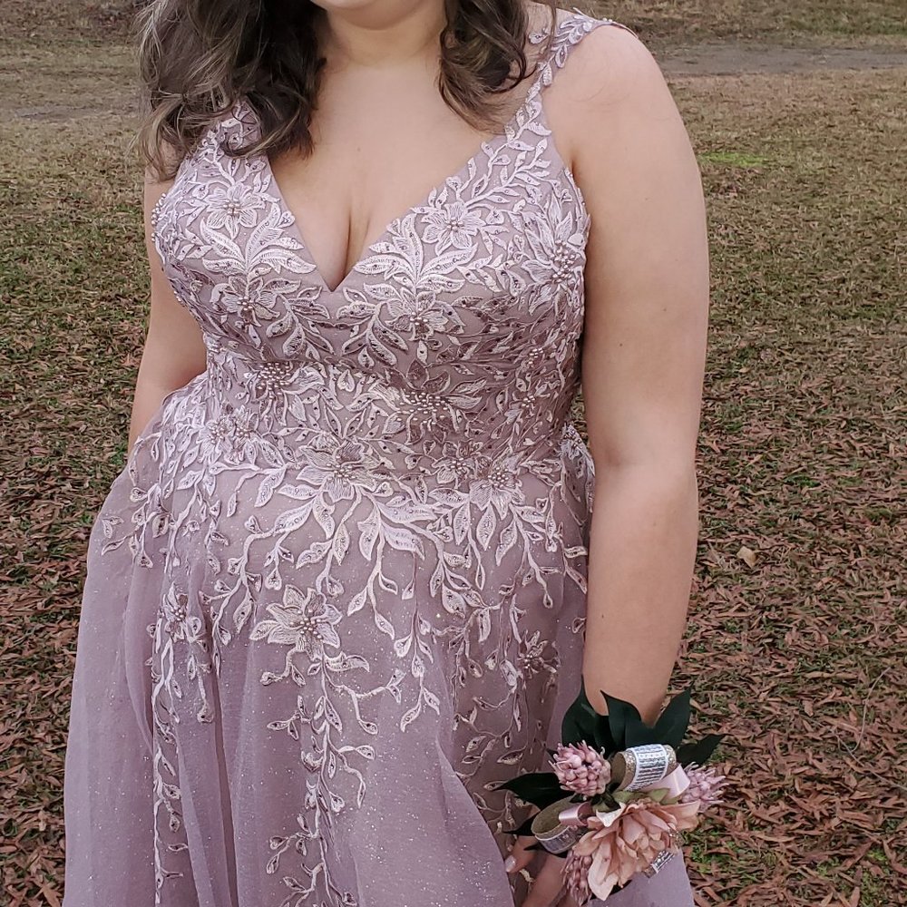 Prom/Pageant Dress - Picture 2 of 9